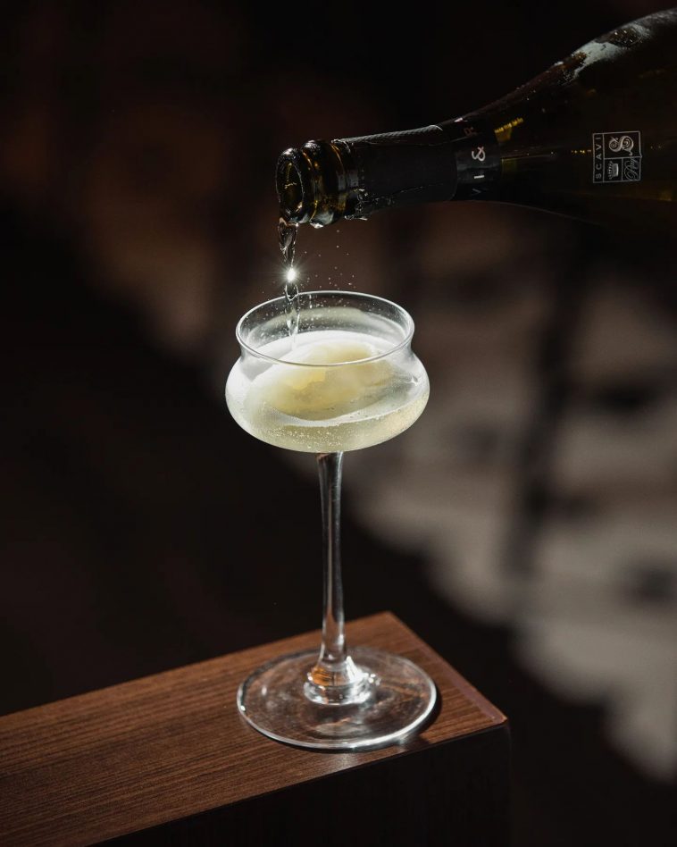 NUTMEG & CLOVE HAS FREE FLOW CHICKEN SANDWICHES DAILY DURING HAPPY HOUR