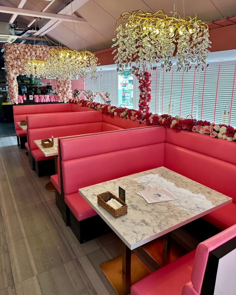 GALANGAL PINKTHEMED FLORAL THAI CAFÉ HIDDEN AT A BASKETBALL COURT IN BISHAN CLUBHOUSE! Shout