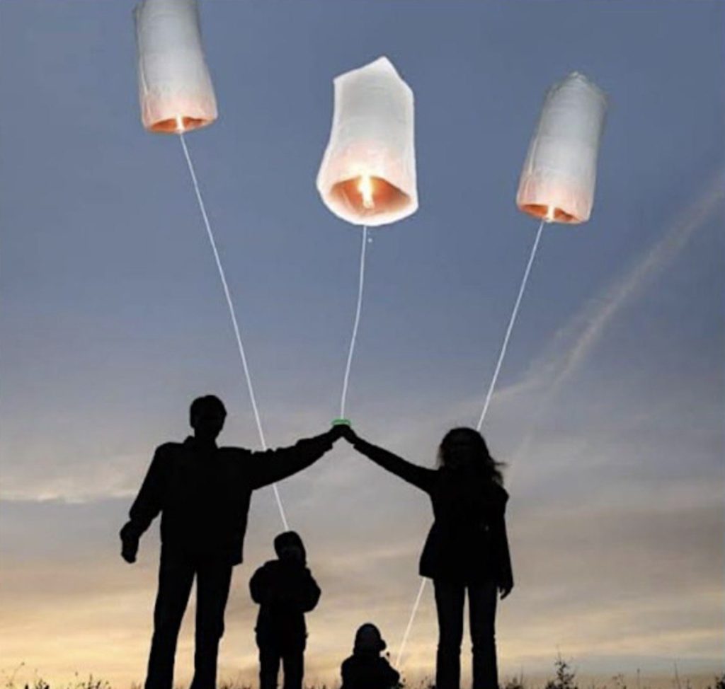 FIRSTEVER FLOATING SKY LANTERN FESTIVAL IN SINGAPORE WITH LIVE MUSIC