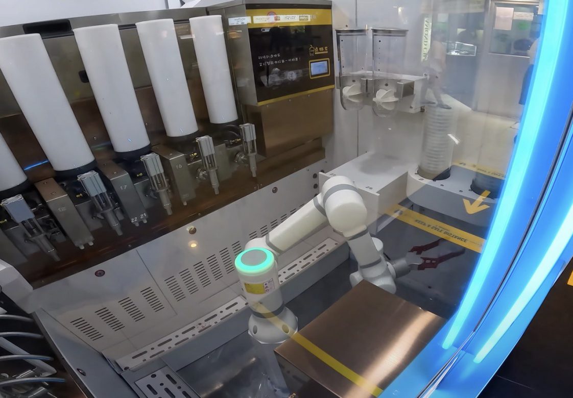 FULLY AUTOMATED VENDING MACHINE THAT MAKES BUBBLE TEA IN SINGAPORE Shout