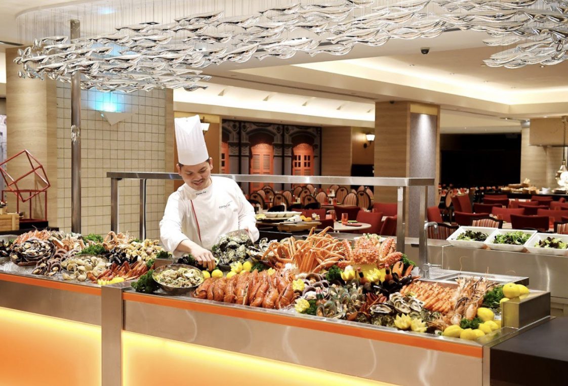 LUXURIOUS & EXTRAVAGANT SEAFOOD BUFFET SPREADS WITH CHEF’S SHOWS