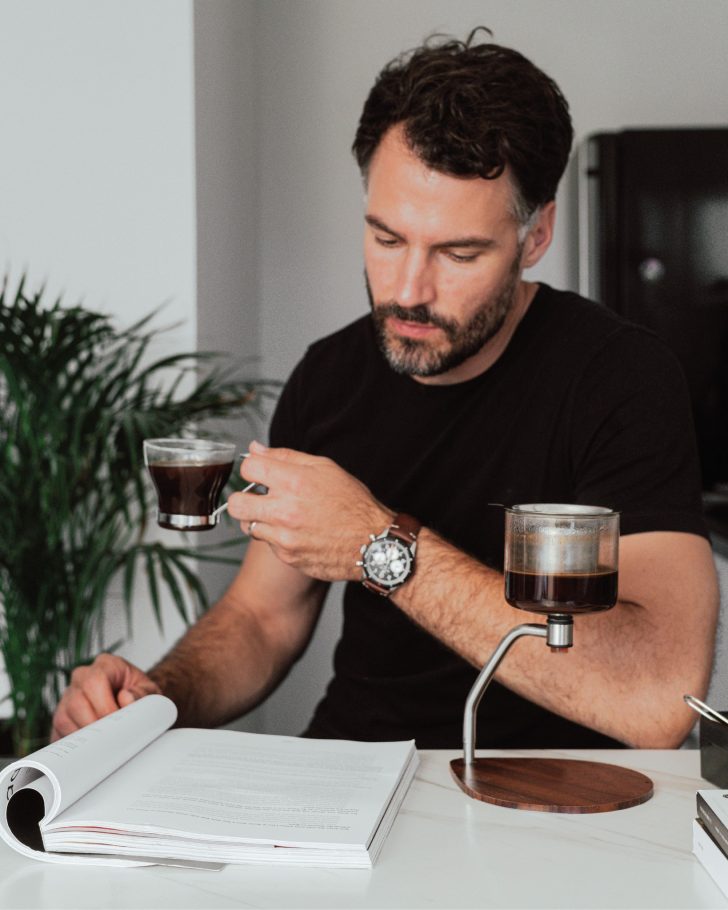 AESTHETIC DIGITAL CLOCK THAT BREWS COFFEE WHEN YOUR ALARM RINGS! Shout