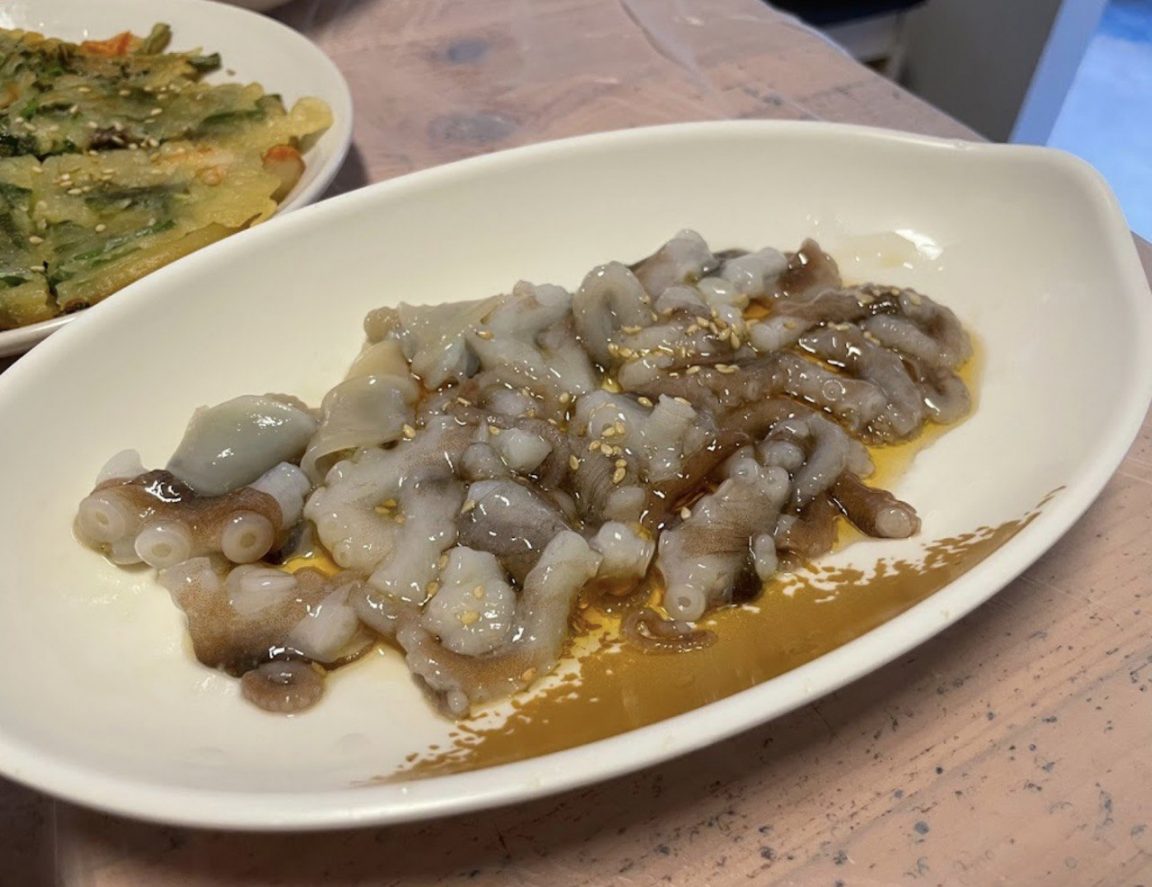 THIS AUTHENTIC KOREAN SASHIMI RESTAURANT IN SINGAPORE SERVES LIVE OCTOPUS! Shout