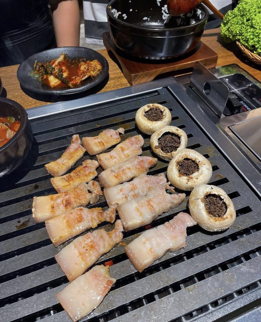 FAMOUS KOREAN GUKBAP RESTAURANT FROM BUSAN OPENS IN TELOK AYER! Shout