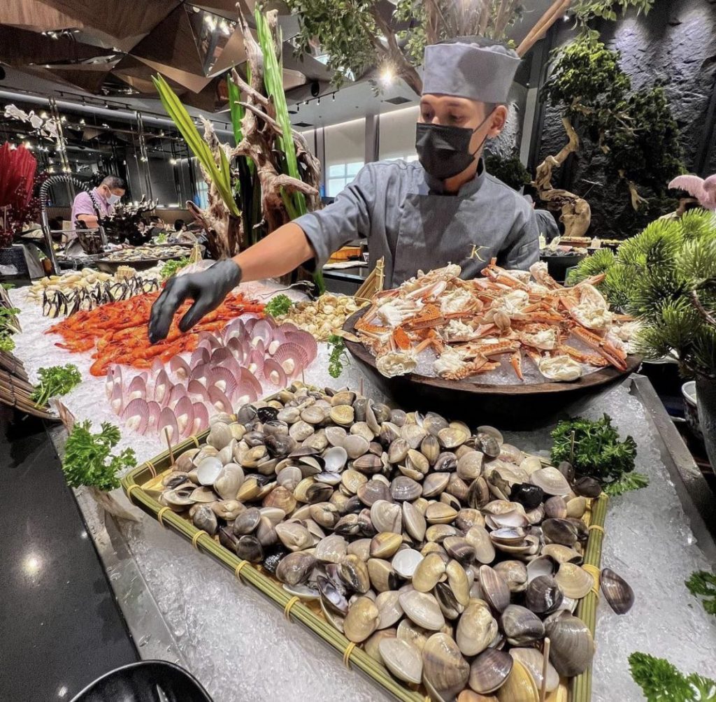 THIS JAPANESE SEAFOOD BUFFET IN JOHOR BAHRU HAS UNLIMITED ABALONE, OYSTERS, CRAB LEGS & MORE