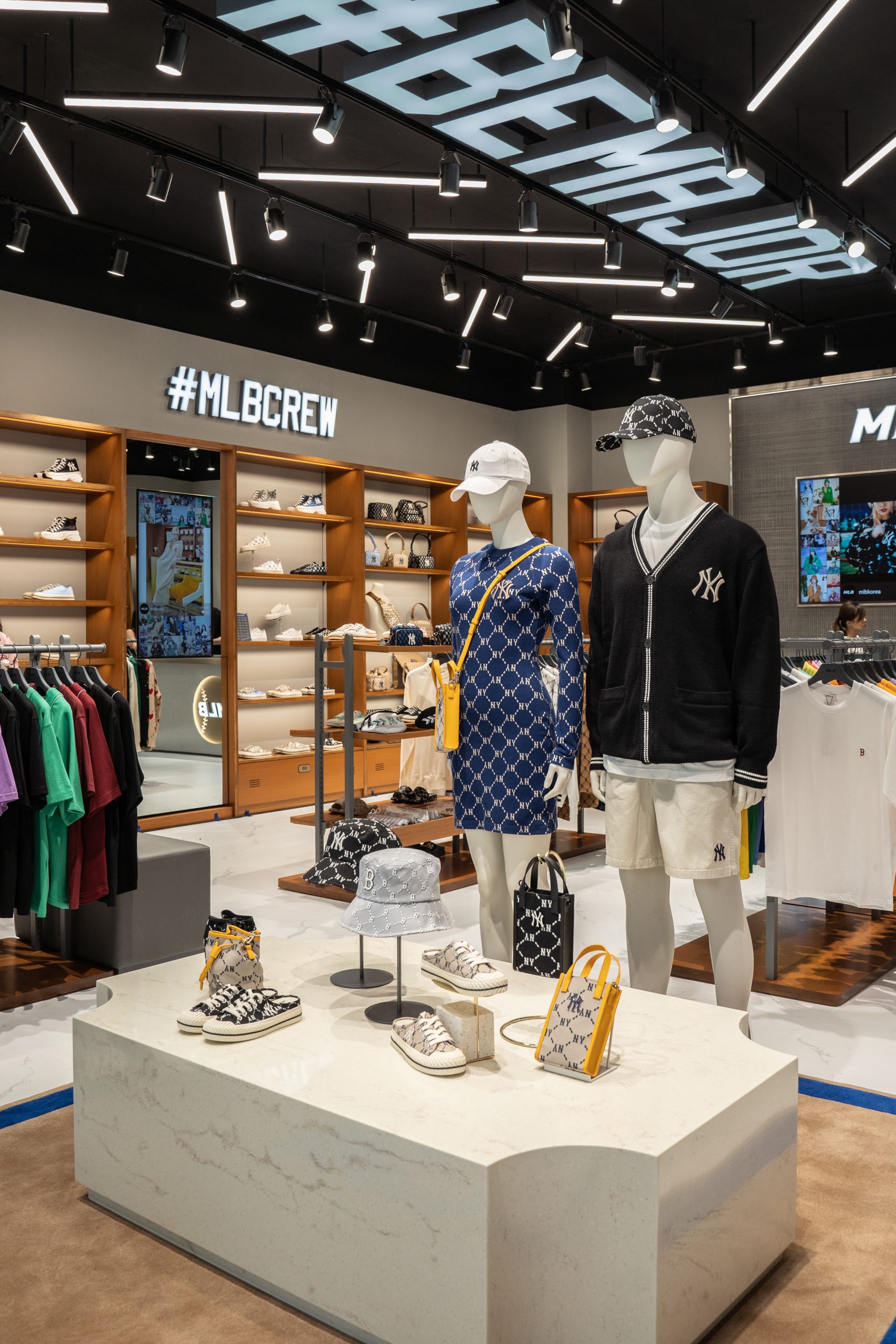 KOREAN LIFESTYLE BRAND MLB OPENS FIRST FLAGSHIP STORE AT MANDARIN GALLERY  WITH COMPLIMENTARY CUSTOMISATION SERVICES & GIFT BAGS! - Shout