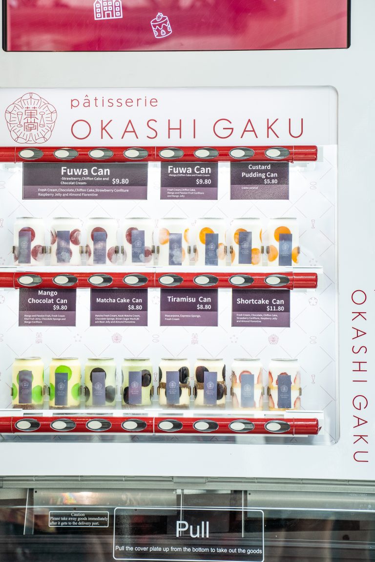 [SHOUT REVIEWS] JAPAN’S VIRAL CANNED CAKE VENDING MACHINE IN SINGAPORE! Shout