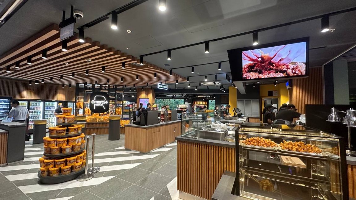 KOREAN CONVENIENCE STORE EMART24 OPENS IN JURONG POINT & NEX WITH