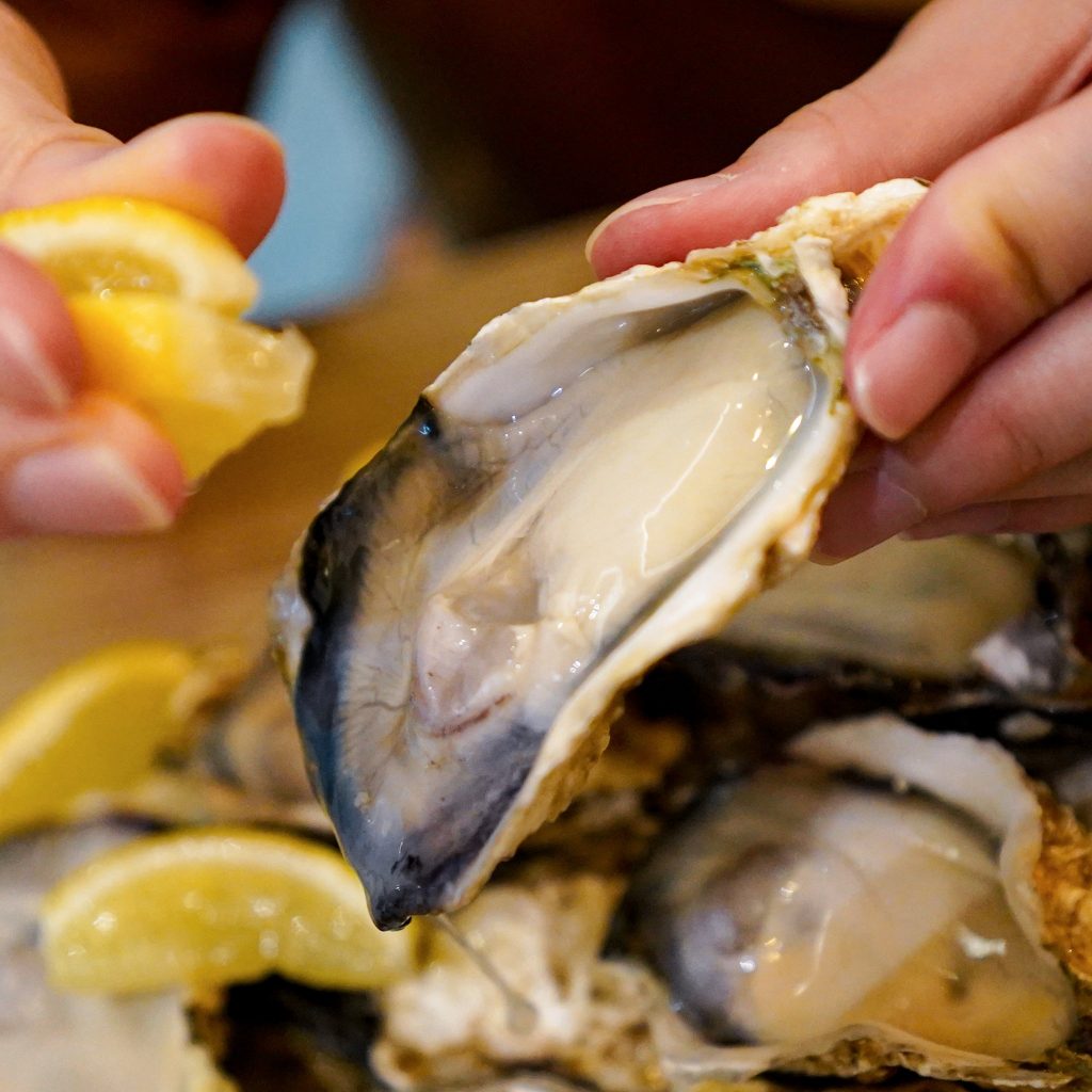 UNLIMITED OYSTER BUFFET WITH TORCHED MENTAIKO & TRUFFLE SAUCE AT 42