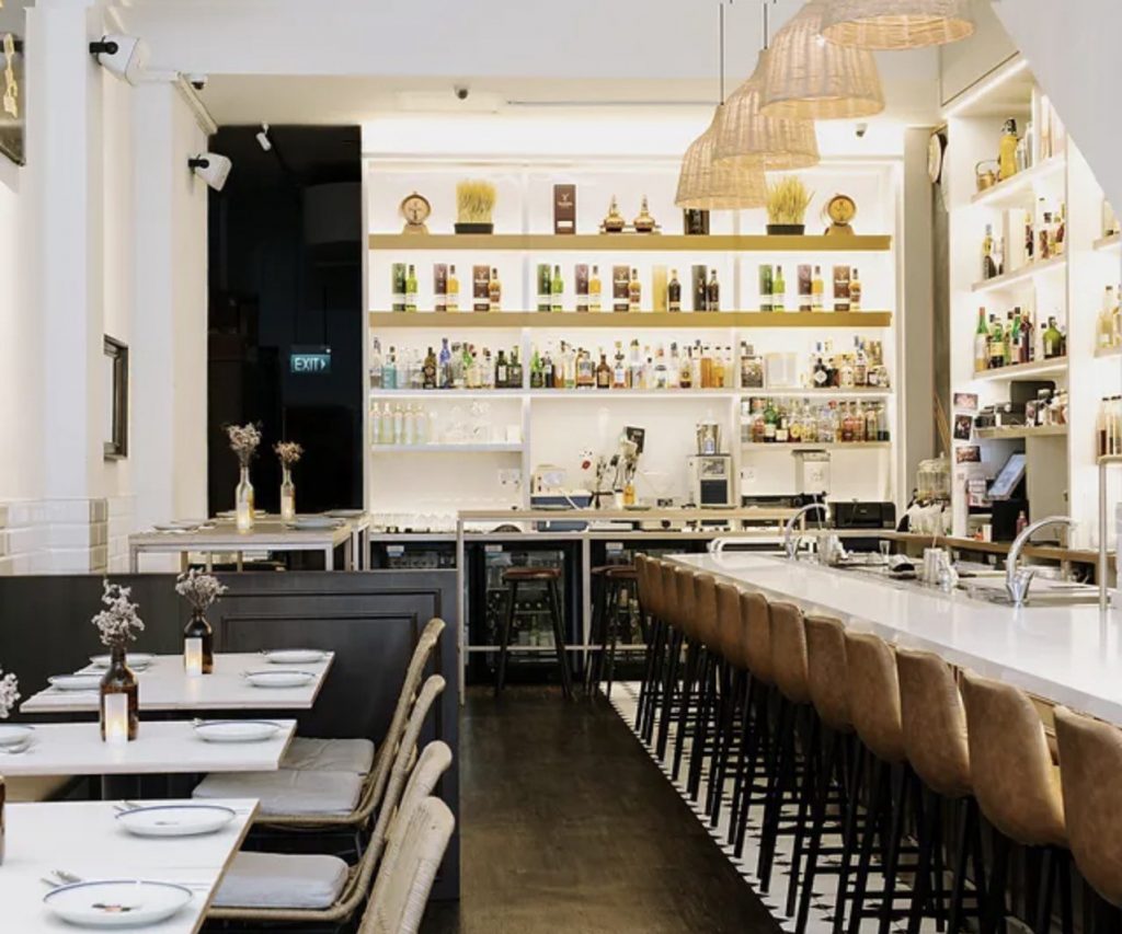 NUTMEG & CLOVE HAS FREE FLOW CHICKEN SANDWICHES DAILY DURING HAPPY HOUR