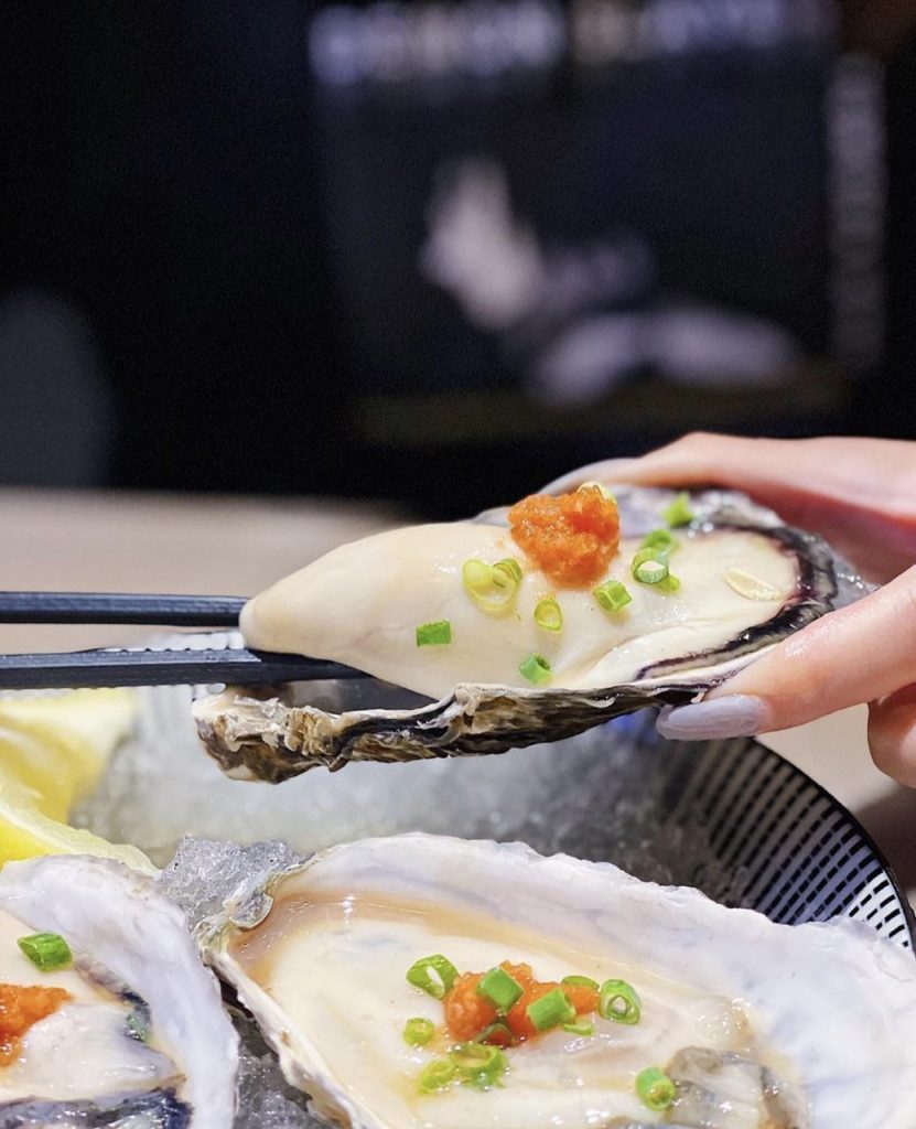 UNLIMITED JUMBO OYSTERS & MINI DONS AT THIS BUFFET FOR 50 PER PERSON