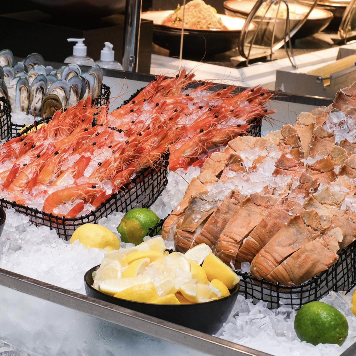 1 DINES FREE WITH EVERY 3 PAYING ADULTS AT THIS SEAFOOD BUFFET WITH