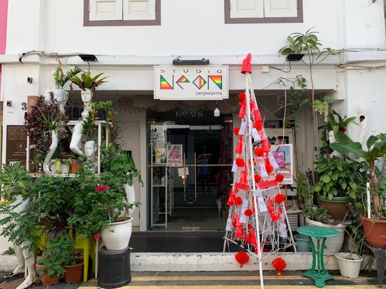 5 Tarot Card Readings At This Pop Up Roadside Booth In Haji Lane Shout