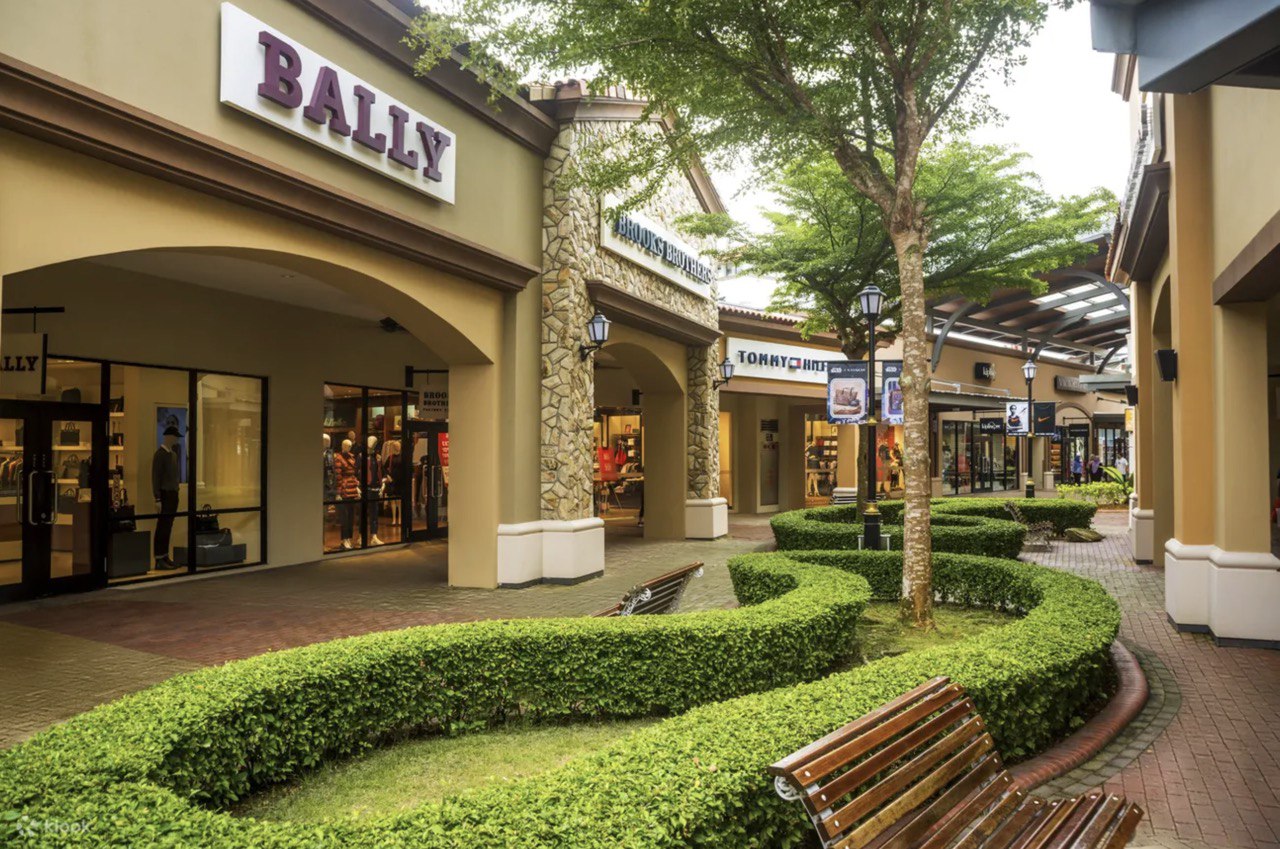 YOUR GUIDE TO JOHOR BAHRU'S PREMIUM OUTLETS: TIPS ON GETTING THERE,  SHOPPING & WHAT TO EAT! - Shout