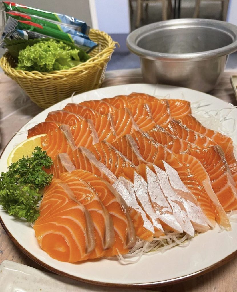 FREE LIVE TUNA CUTTING SHOW AT THIS KOREAN SEAFOOD RESTAURANT WITH