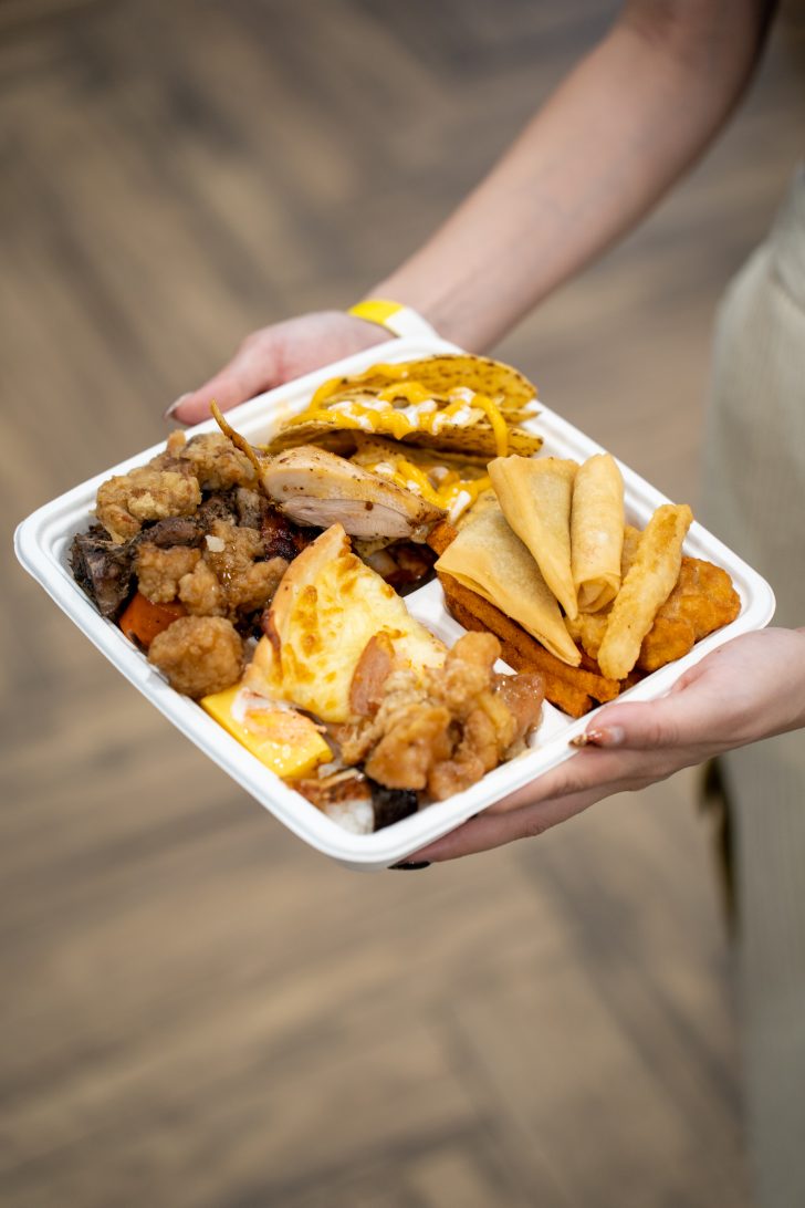 THIS TAKEOUT BUFFET IN THE CBD LETS YOU STUFF AS MUCH AS YOU CAN IN A