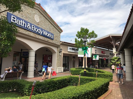 YOUR GUIDE TO JOHOR BAHRU'S PREMIUM OUTLETS: TIPS ON GETTING THERE,  SHOPPING & WHAT TO EAT! - Shout