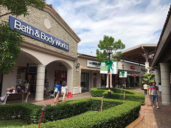 Shopping di Johor Premium Outlet - Food, Travel and Lifestyle Blog