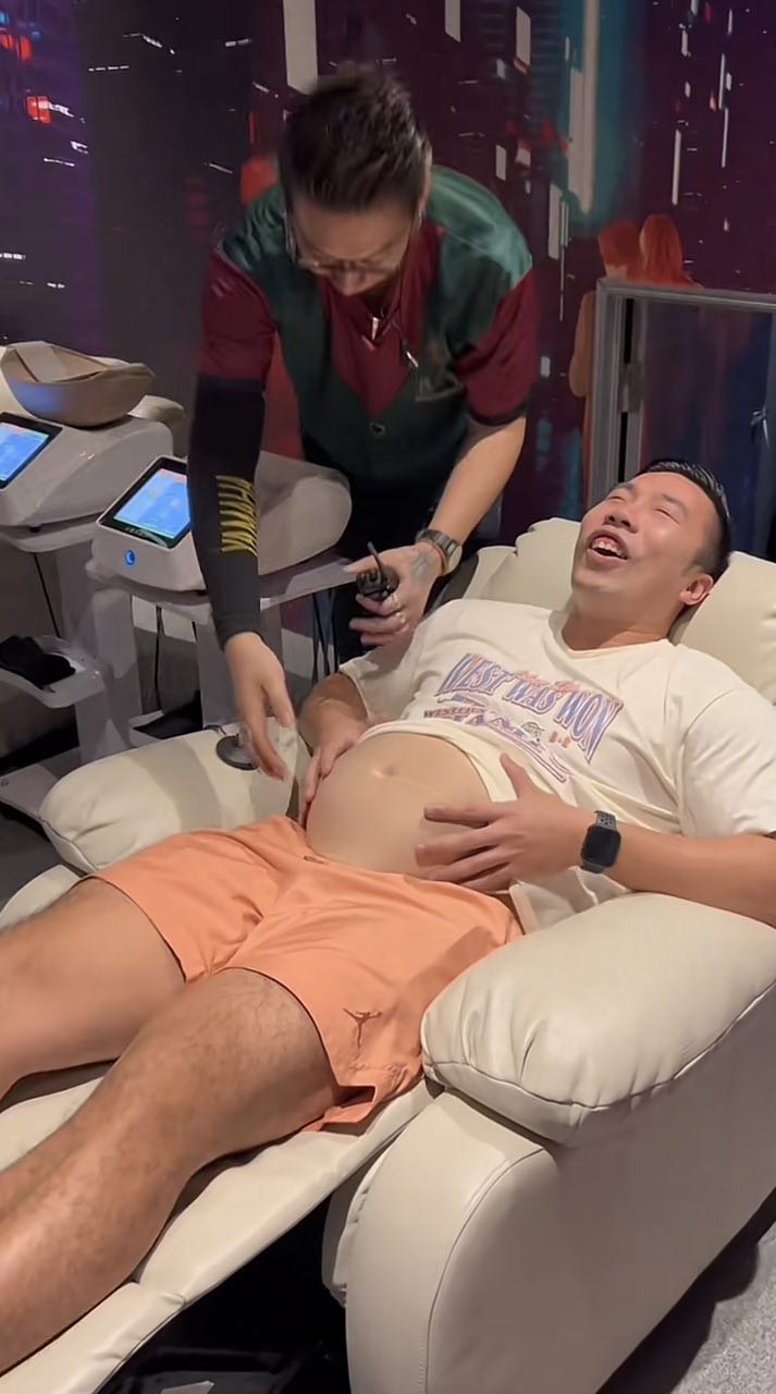 Can Men Handle the Pain of Giving Birth?! (LABOR PAIN SIMULATOR