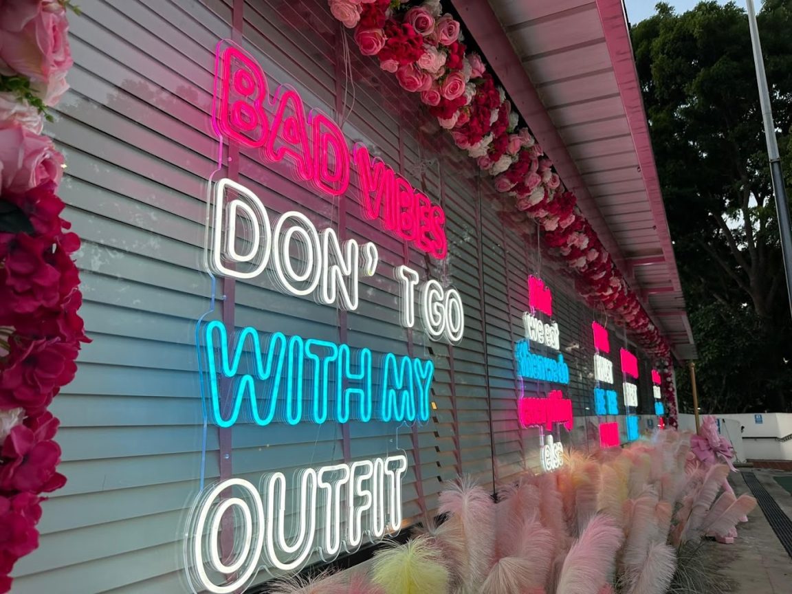 GALANGAL PINKTHEMED FLORAL THAI CAFÉ HIDDEN AT A BASKETBALL COURT IN BISHAN CLUBHOUSE! Shout