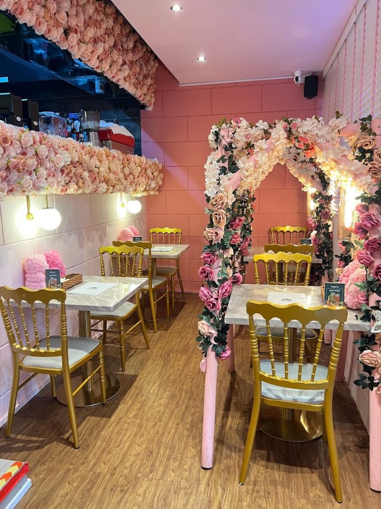GALANGAL PINKTHEMED FLORAL THAI CAFÉ HIDDEN AT A BASKETBALL COURT IN BISHAN CLUBHOUSE! Shout