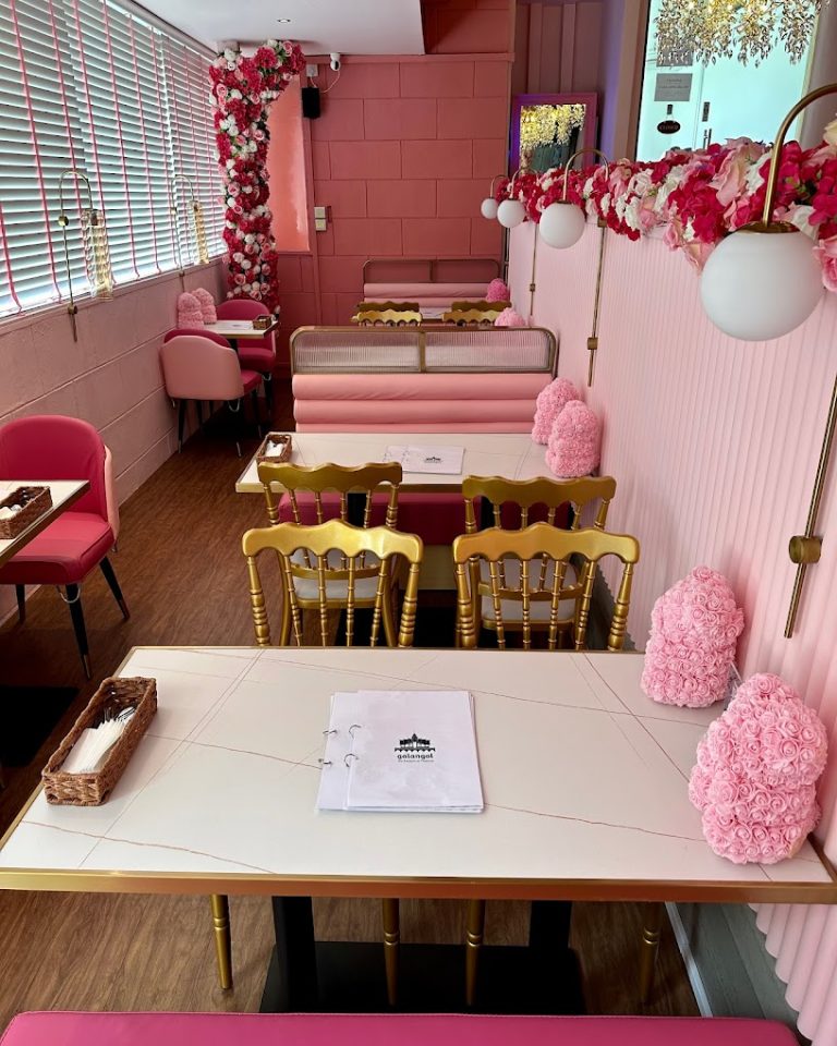 GALANGAL PINKTHEMED FLORAL THAI CAFÉ HIDDEN AT A BASKETBALL COURT IN BISHAN CLUBHOUSE! Shout
