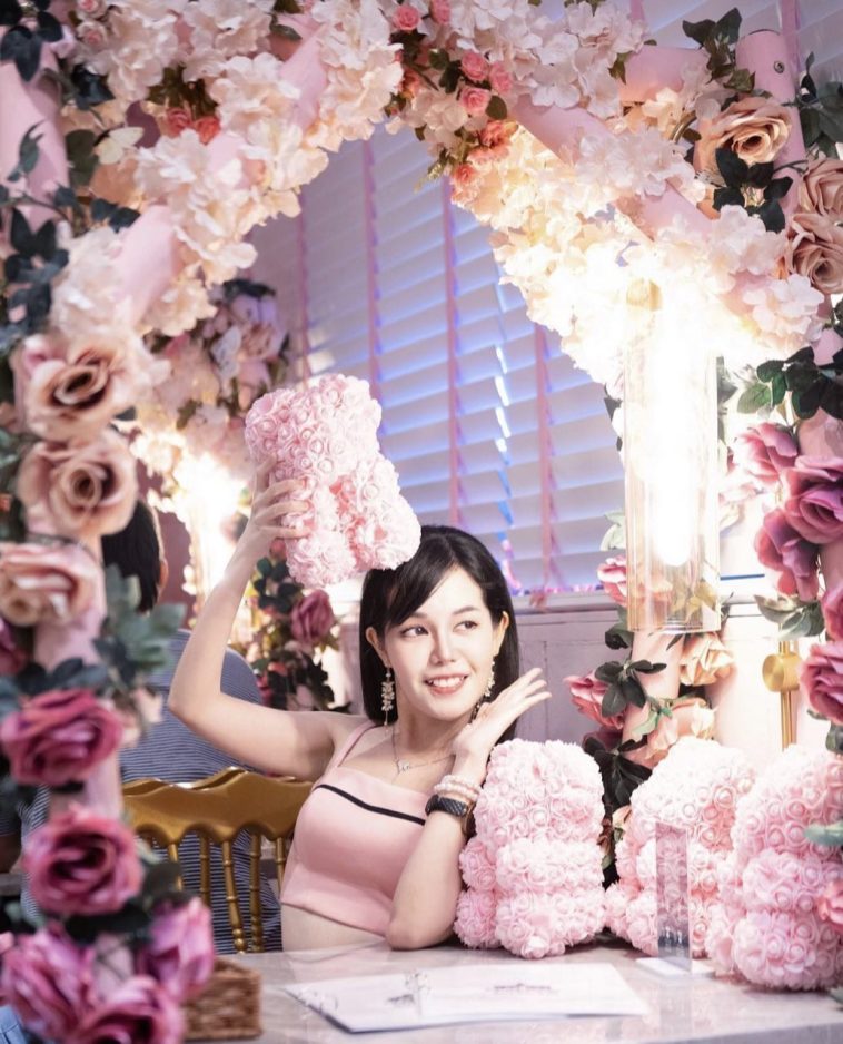 GALANGAL PINKTHEMED FLORAL THAI CAFÉ HIDDEN AT A BASKETBALL COURT IN BISHAN CLUBHOUSE! Shout