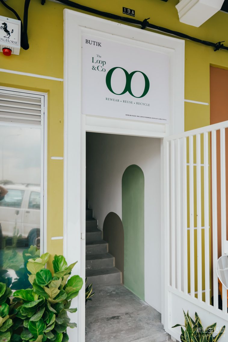 AESTHETIC THRIFT STORE & CAFÉ IN JOHOR BAHRU HAS CLOTHES FROM UNDER 1