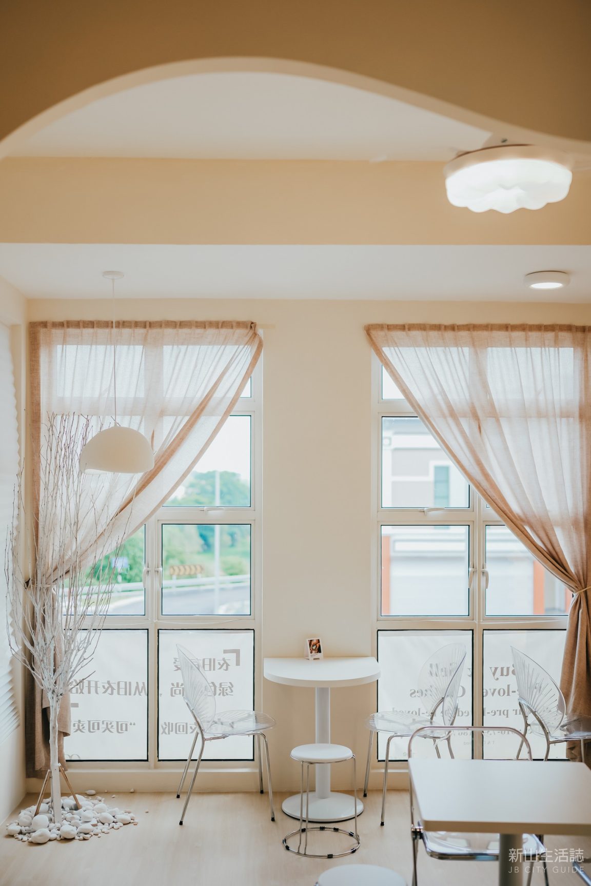 AESTHETIC THRIFT STORE & CAFÉ IN JOHOR BAHRU HAS CLOTHES FROM UNDER 1