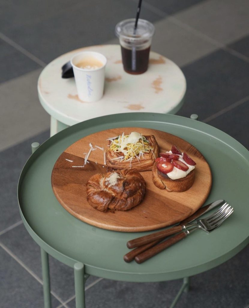 NEW VINTAGE KOREANSTYLE CAFÉ IN JOO CHIAT WITH AESTHETIC BAKES