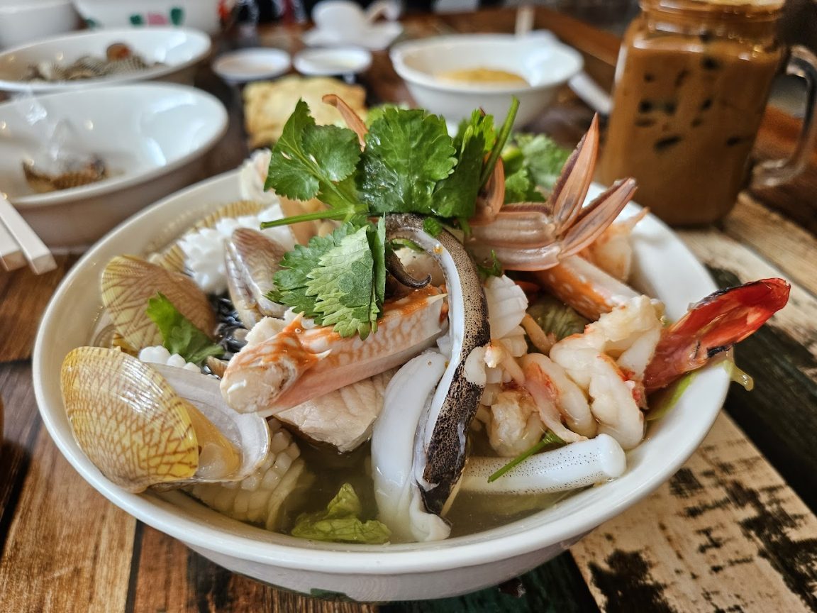 FAMOUS MICHELIN FISH SOUP RESTAURANT OPENS IN JB WITH FRESH LIVE