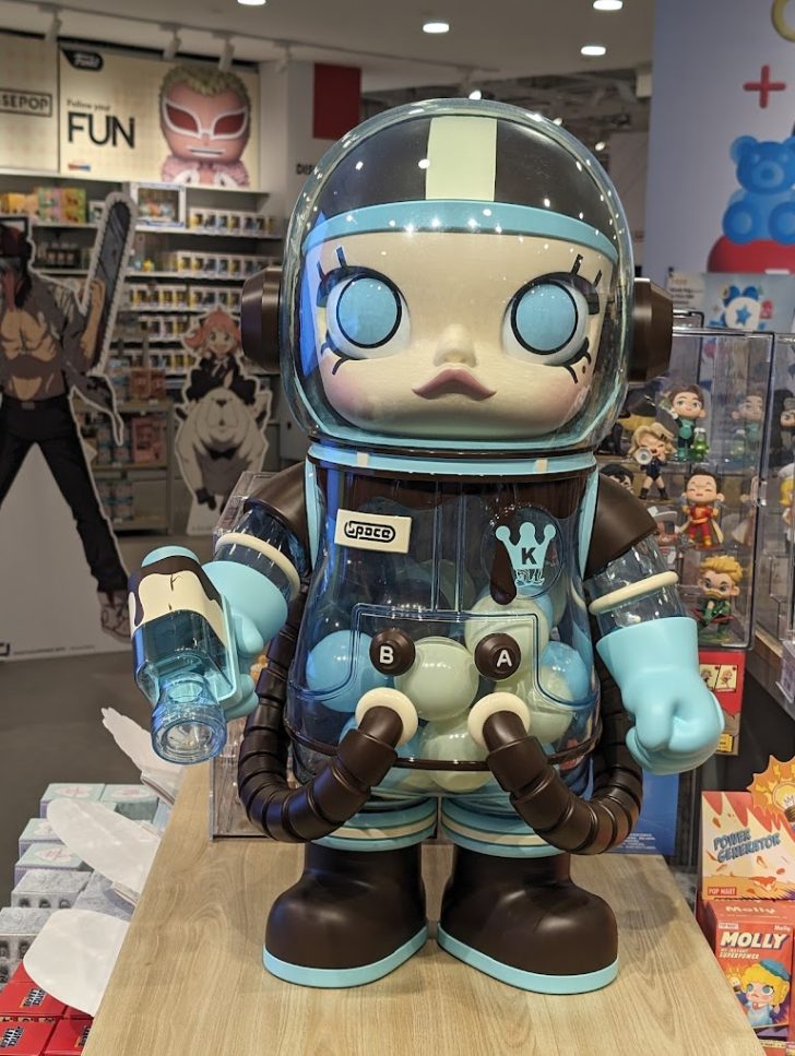 LARGEST TOYS “R” US OPENS IN VIVOCITY WITH FIRSTEVER BANDAI STORE, BIGGEST LEGO COLLECTION IN