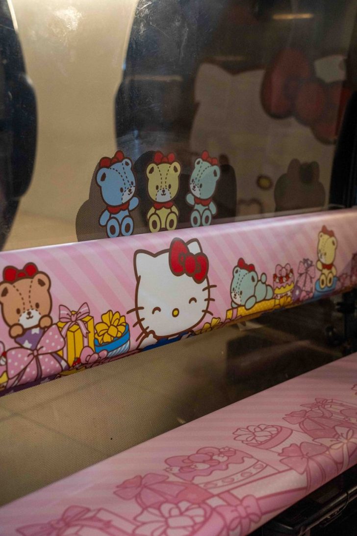 HELLO KITTY CABLE CAR CABIN RIDES IN SINGAPORE, EXCLUSIVE HELLO KITTY ...