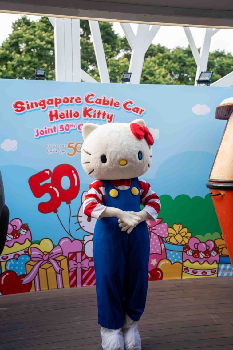 HELLO KITTY CABLE CAR CABIN RIDES IN SINGAPORE, EXCLUSIVE HELLO KITTY ...